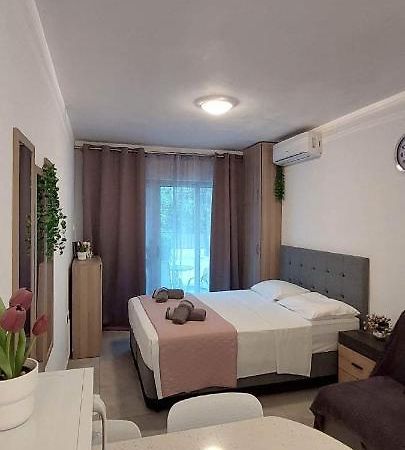 Stay With Oleg C17 باراليمني المظهر الخارجي الصورة